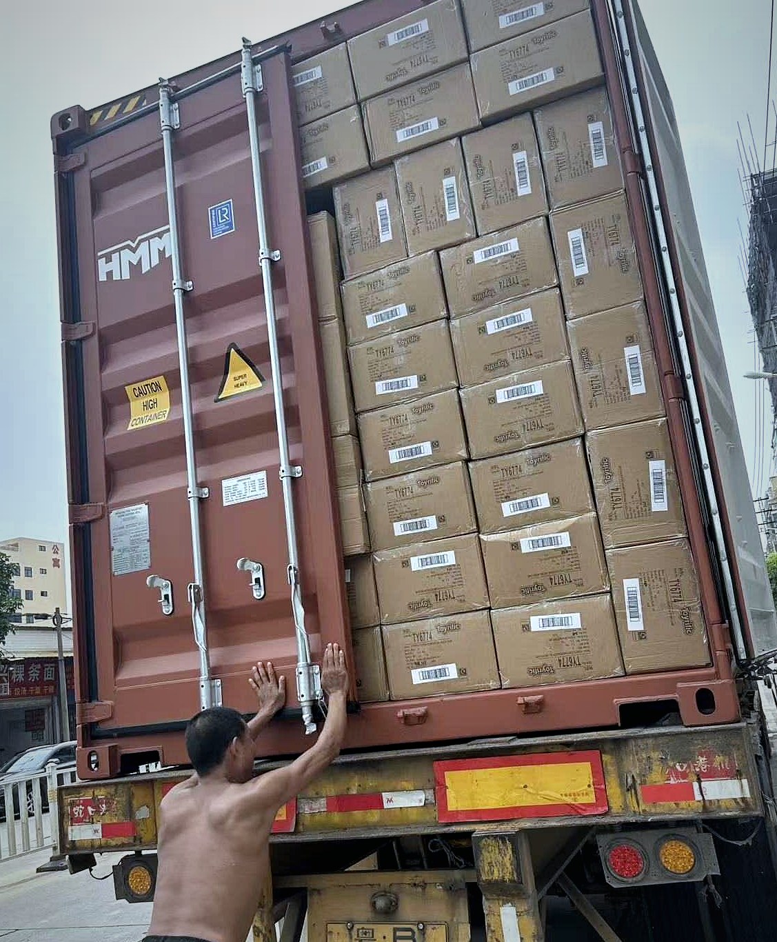 Export container being closed after loading