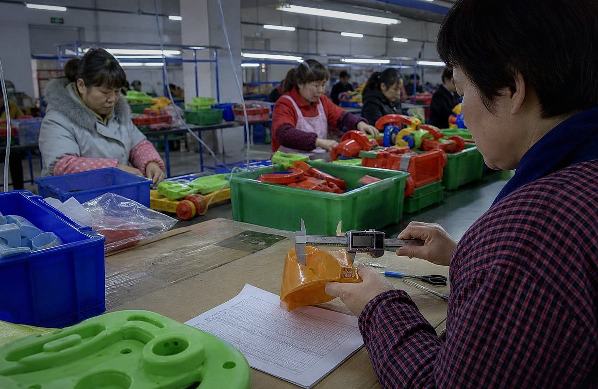 In-line assembly checks during toy production